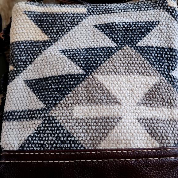 NWT Myra Aura Small Crossbody Eco-friendly Up-cycled Bag - Picture 2 of 10